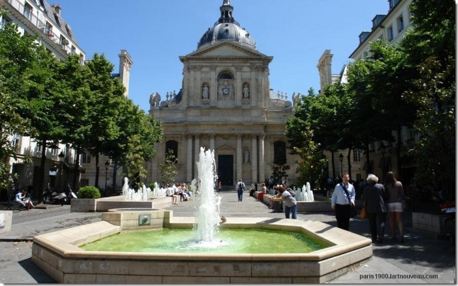 Petite Maison Avec Cour Dans Les Beaux Quartiers-Vous Faites Le Menage- Very Good Prices For T-H-E Location But You Have To Clea-N Th-E Flat Apartment Paris Bagian luar foto