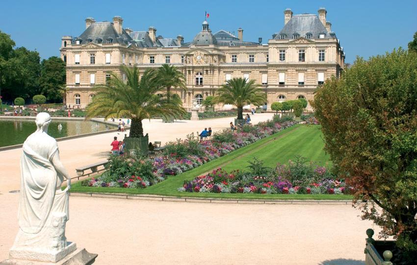 Petite Maison Avec Cour Dans Les Beaux Quartiers-Vous Faites Le Menage- Very Good Prices For T-H-E Location But You Have To Clea-N Th-E Flat Apartment Paris Bagian luar foto