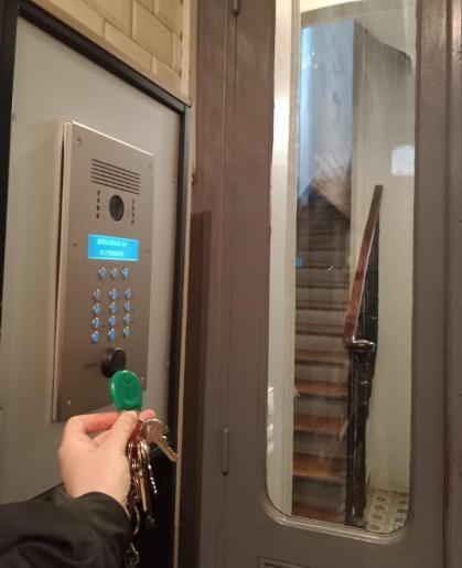 Petite Maison Avec Cour Dans Les Beaux Quartiers-Vous Faites Le Menage- Very Good Prices For T-H-E Location But You Have To Clea-N Th-E Flat Apartment Paris Bagian luar foto