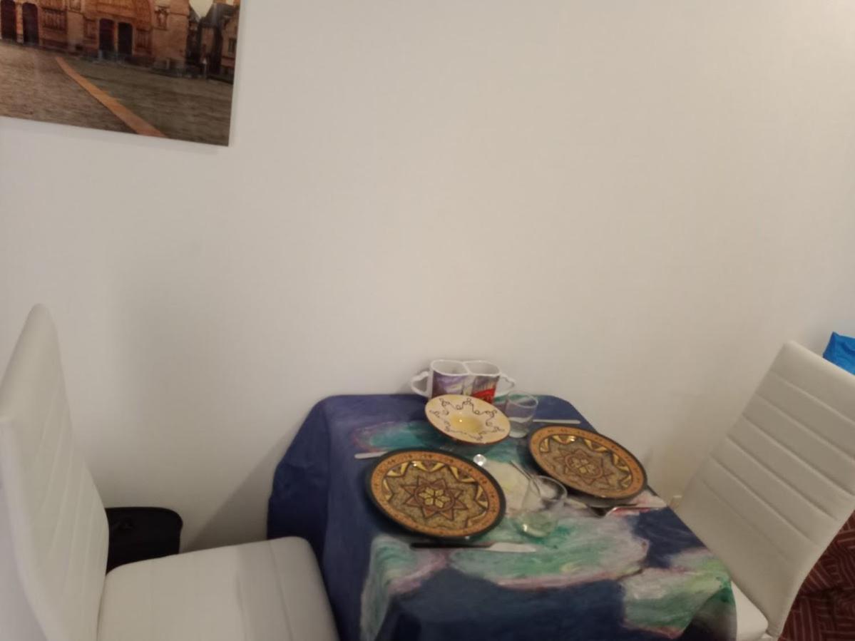 Petite Maison Avec Cour Dans Les Beaux Quartiers-Vous Faites Le Menage- Very Good Prices For T-H-E Location But You Have To Clea-N Th-E Flat Apartment Paris Bagian luar foto