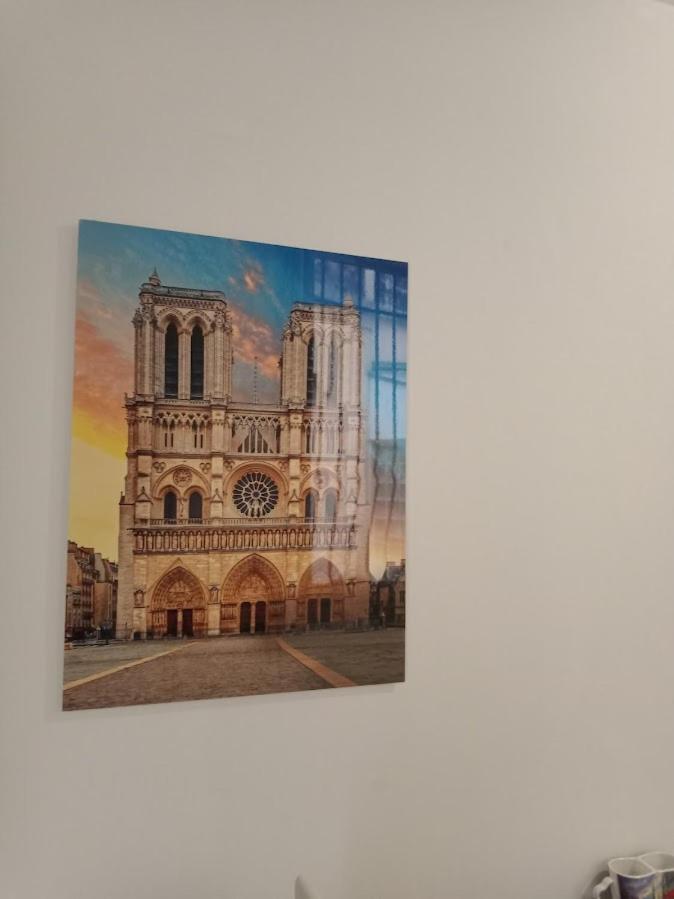 Petite Maison Avec Cour Dans Les Beaux Quartiers-Vous Faites Le Menage- Very Good Prices For T-H-E Location But You Have To Clea-N Th-E Flat Apartment Paris Bagian luar foto