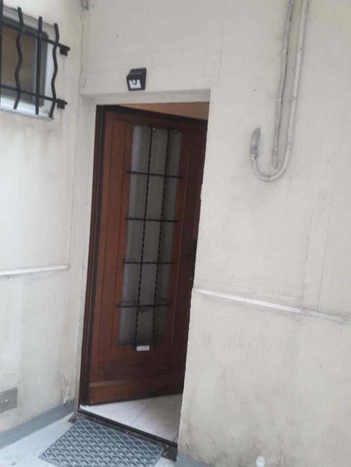 Petite Maison Avec Cour Dans Les Beaux Quartiers-Vous Faites Le Menage- Very Good Prices For T-H-E Location But You Have To Clea-N Th-E Flat Apartment Paris Bagian luar foto