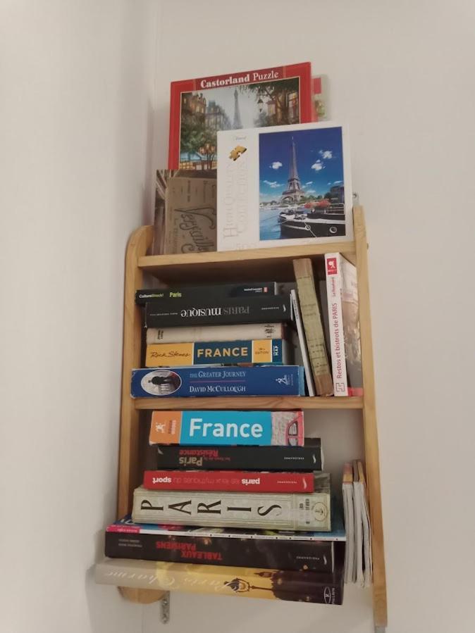 Petite Maison Avec Cour Dans Les Beaux Quartiers-Vous Faites Le Menage- Very Good Prices For T-H-E Location But You Have To Clea-N Th-E Flat Apartment Paris Bagian luar foto